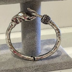 New Lucky Brand Elephant Bracelet- hammered silver tone bangle - hinged open
